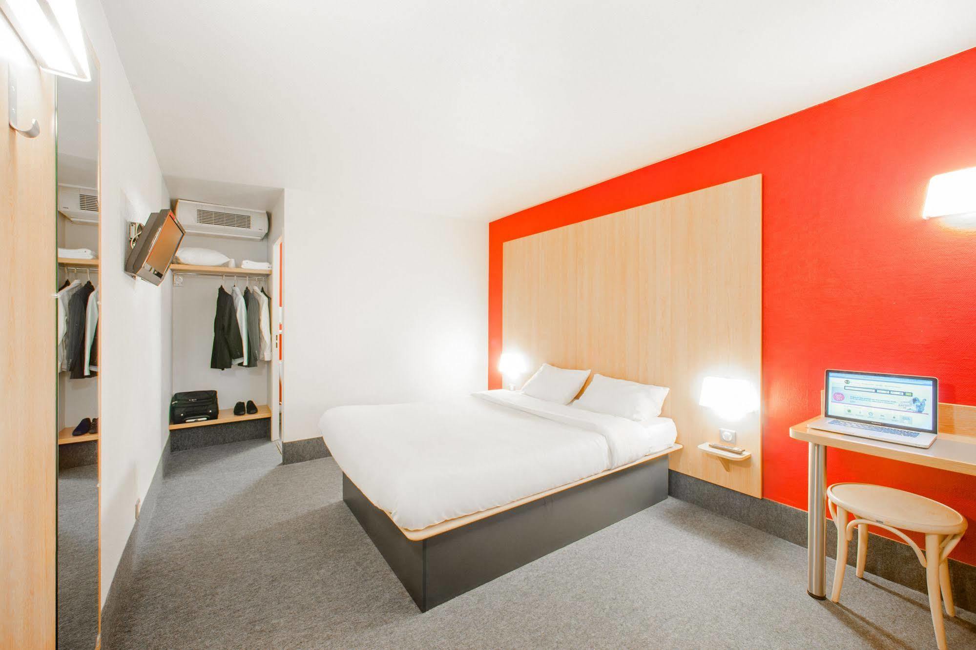 B&B Hotel Pontault Combault Esterno foto